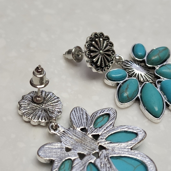 Turquoise and Silver Floral Earrings NWT - Picture 14 of 16